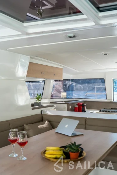 Bali 4.1 - Yacht Charter Sailica