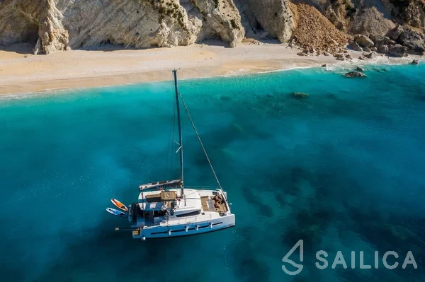Bali 4.1 - Yacht Charter Sailica