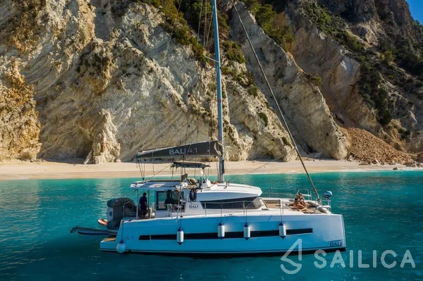 Bali 4.1 - Yacht Charter Sailica