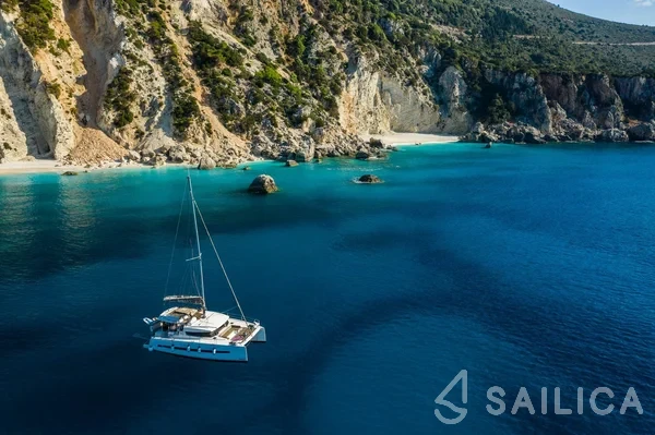 Bali 4.1 - Yacht Charter Sailica