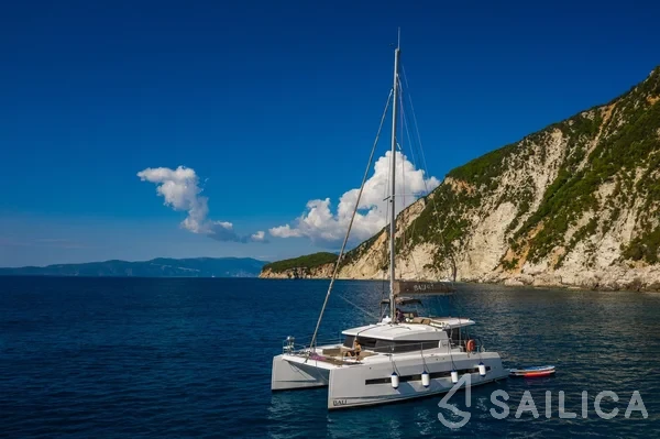 Bali 4.1 - Yacht Charter Sailica