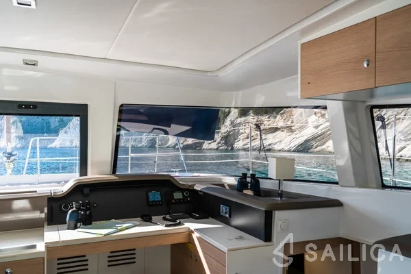 Bali 4.1 - Yacht Charter Sailica