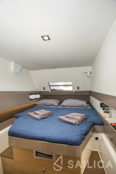 Bali 4.1 - Yacht Charter Sailica