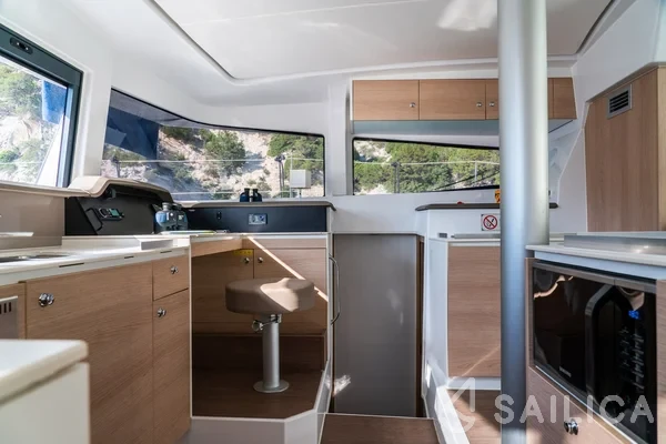 Bali 4.1 - Yacht Charter Sailica
