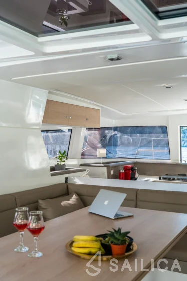 Bali 4.1 - Yacht Charter Sailica