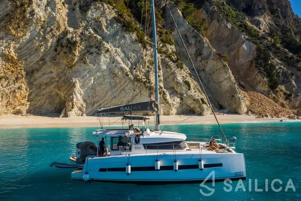 Bali 4.1 - Yacht Charter Sailica