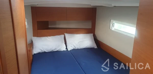 Sun Odyssey 410 - Yacht Charter Sailica