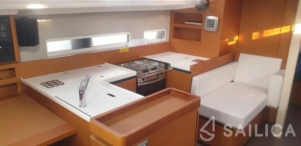 Sun Odyssey 410 - Yacht Charter Sailica