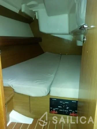 Sun Odyssey 36i - Yacht Charter Sailica