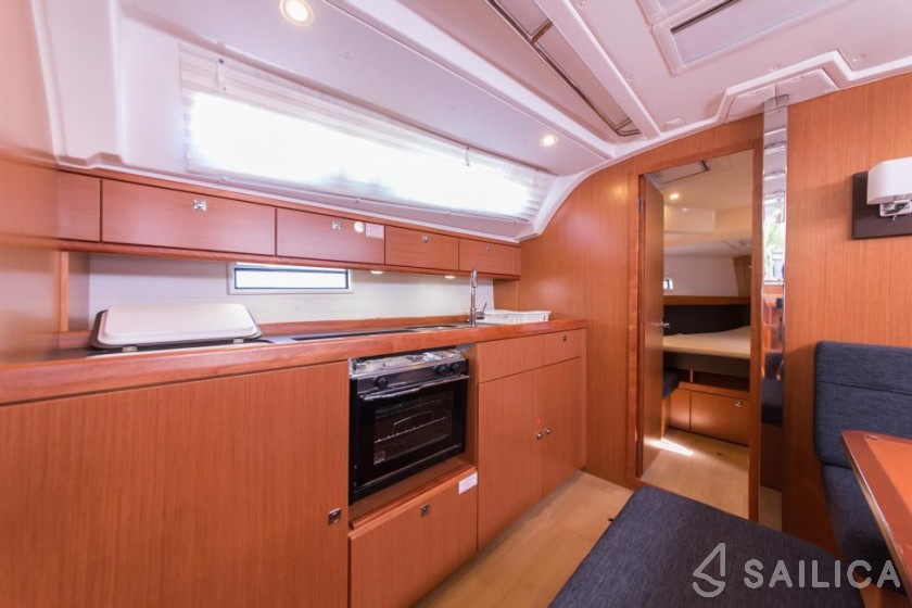Bavaria Cruiser 41 - Yacht Charter Sailica