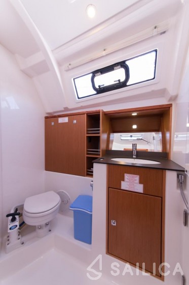 Bavaria Cruiser 41 - Yacht Charter Sailica