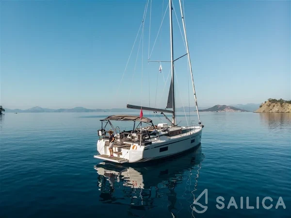 Bavaria C42 - Yacht Charter Sailica