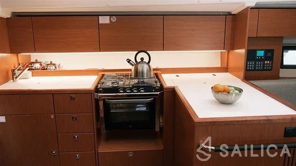 Bavaria C42 - Yacht Charter Sailica