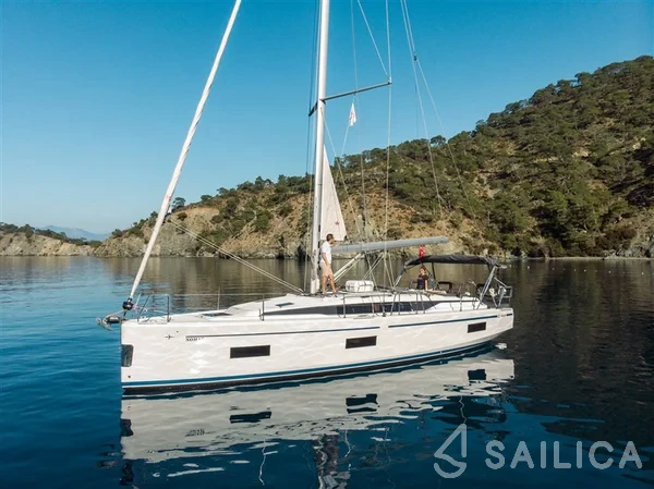 Bavaria C42 - Yacht Charter Sailica
