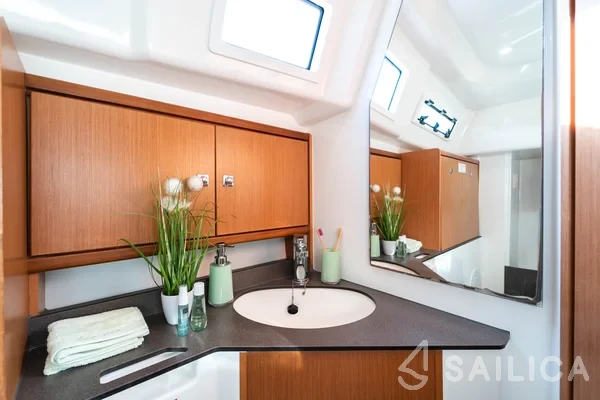 Bavaria 33 Cruiser - Yacht Charter Sailica