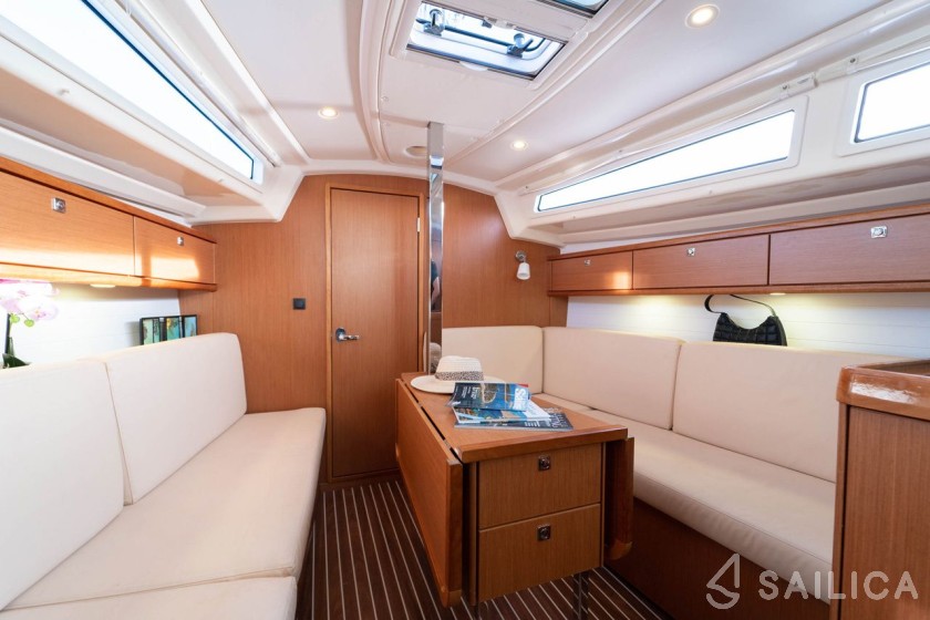 Bavaria 33 Cruiser - Yacht Charter Sailica
