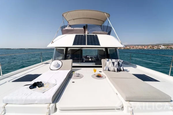 MY 37 - Yacht Charter Sailica