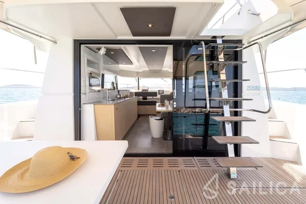 MY 37 - Yacht Charter Sailica