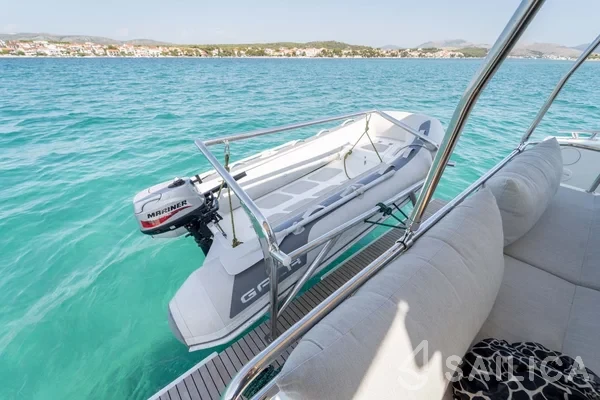 MY 37 - Yacht Charter Sailica