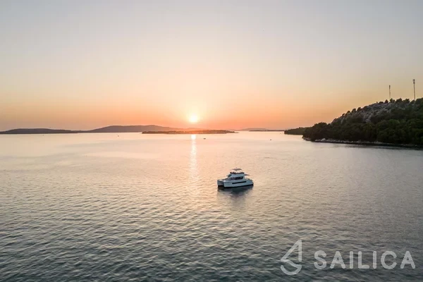 MY 37 - Yacht Charter Sailica