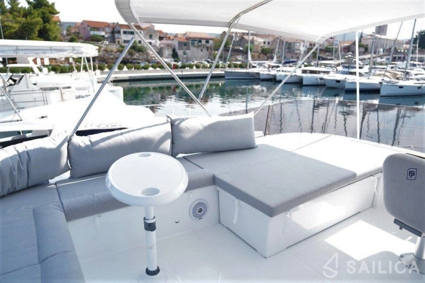 MY 37 - Yacht Charter Sailica