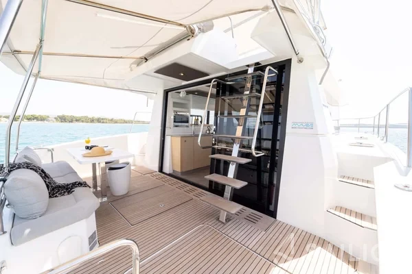 MY 37 - Yacht Charter Sailica