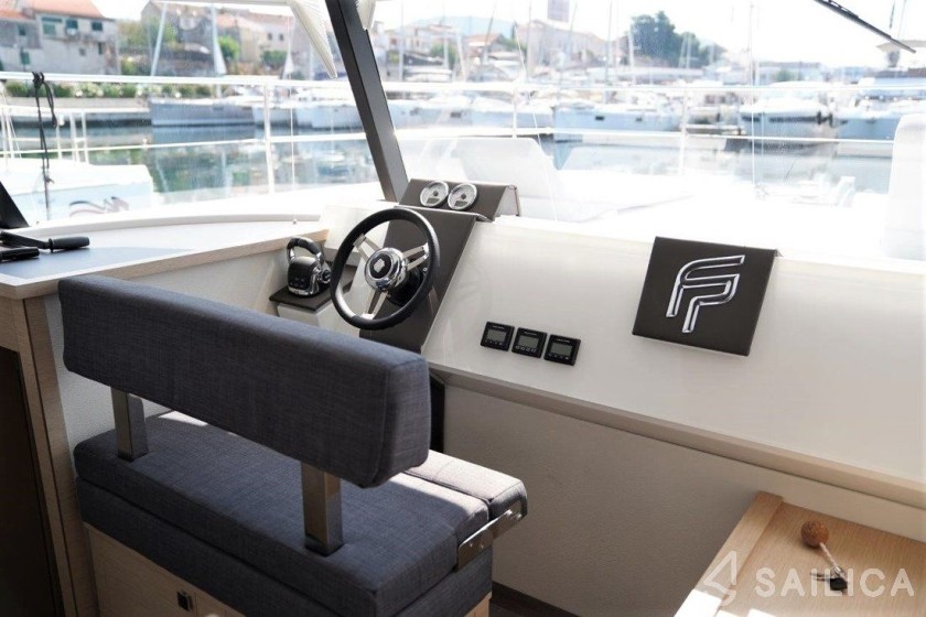 MY 37 - Yacht Charter Sailica