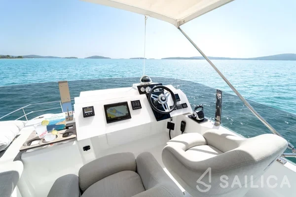 MY 37 - Yacht Charter Sailica