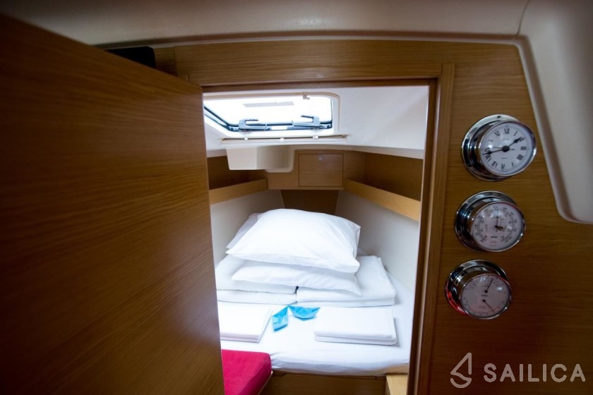 Elan 350 - Yacht Charter Sailica