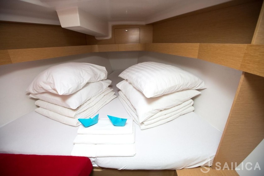 Elan 350 - Yacht Charter Sailica