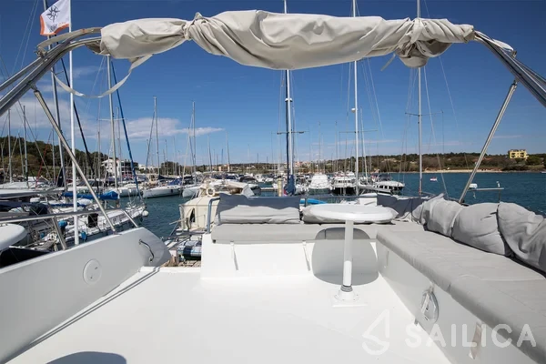 MY 37 - Yacht Charter Sailica