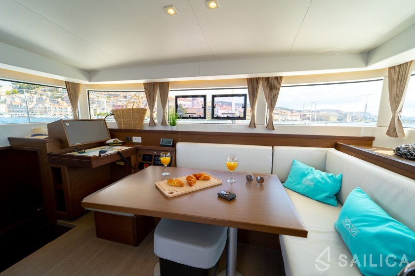 Lagoon 40 - Yacht Charter Sailica