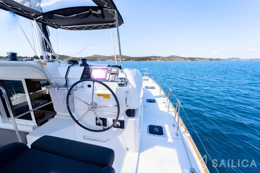 Lagoon 40 - Yacht Charter Sailica