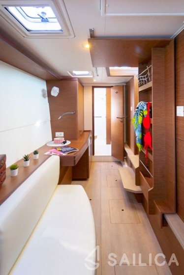 Lagoon 40 - Yacht Charter Sailica