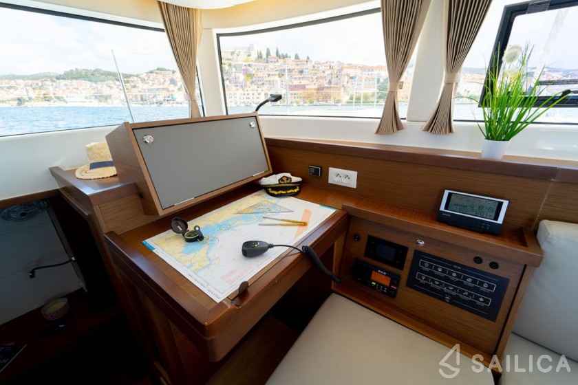 Lagoon 40 - Yacht Charter Sailica