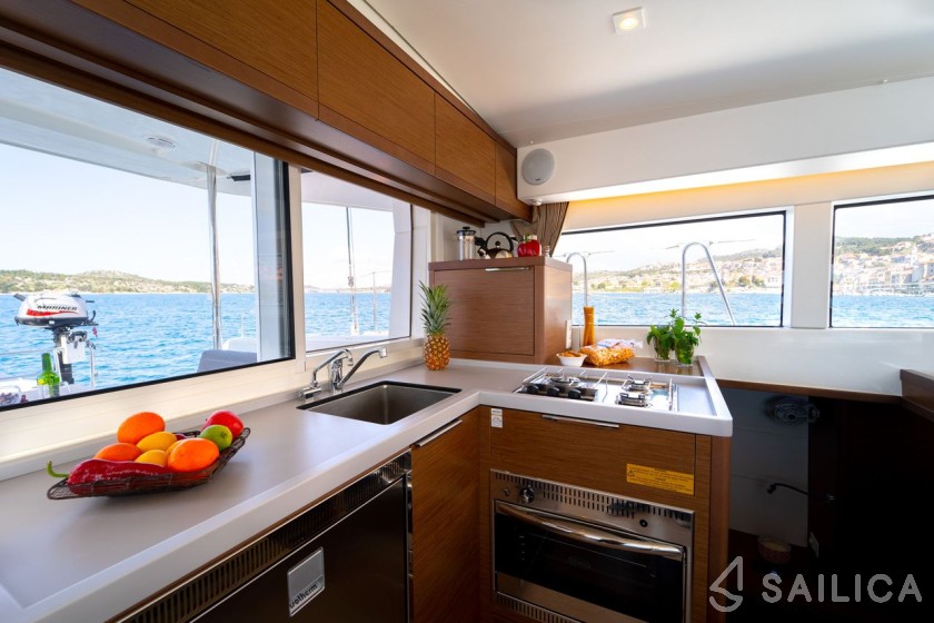 Lagoon 40 - Yacht Charter Sailica