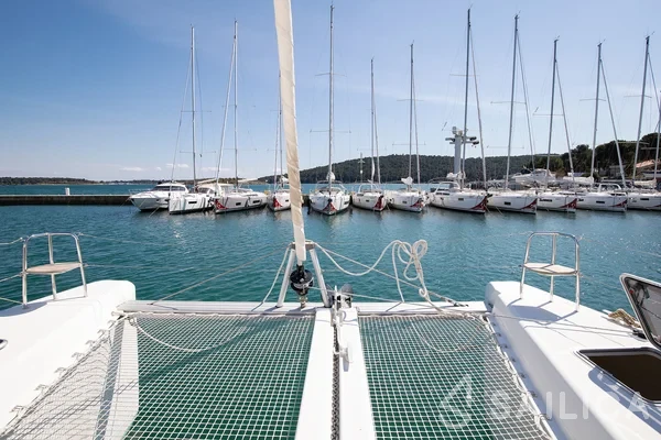 Lagoon 40 - Yacht Charter Sailica