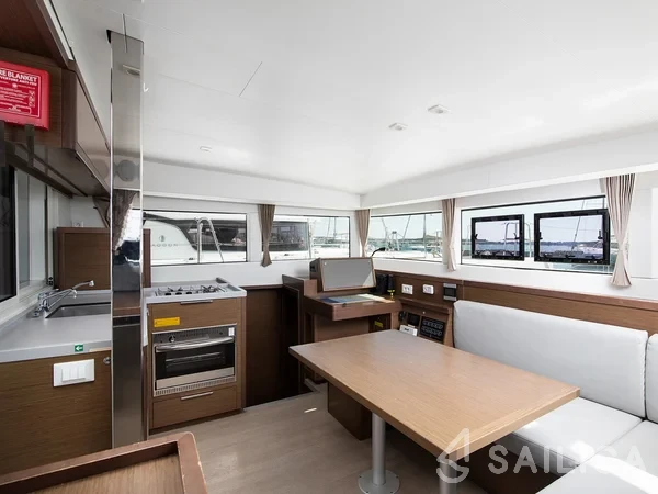 Lagoon 40 - Yacht Charter Sailica