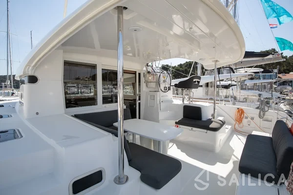 Lagoon 40 - Yacht Charter Sailica
