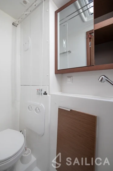 Lagoon 40 - Yacht Charter Sailica