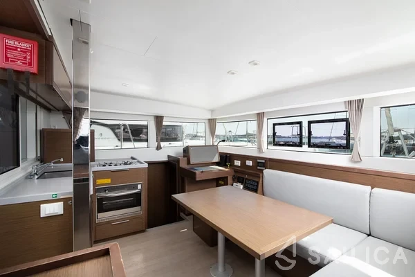 Lagoon 40 - Yacht Charter Sailica