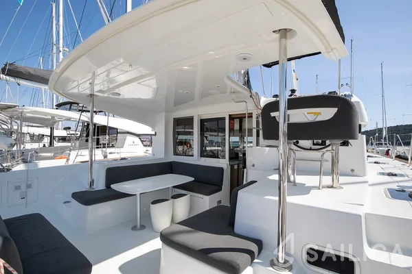 Lagoon 40 - Yacht Charter Sailica