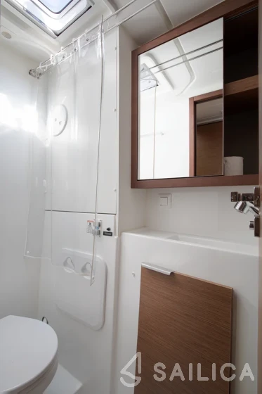Lagoon 40 - Yacht Charter Sailica