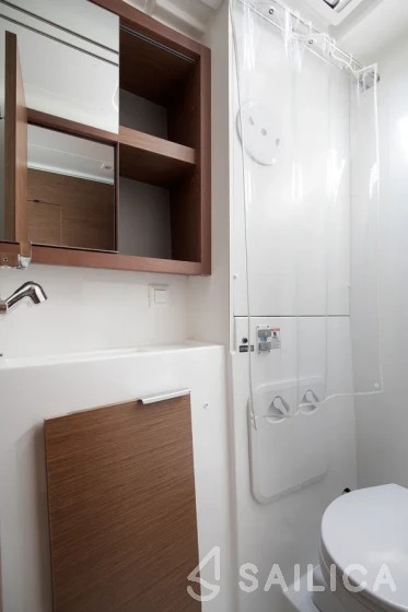Lagoon 40 - Yacht Charter Sailica