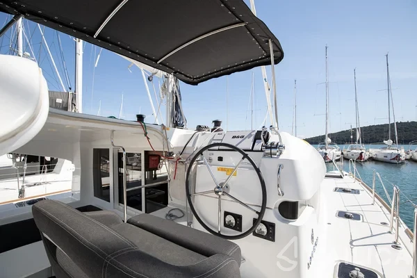 Lagoon 40 - Yacht Charter Sailica