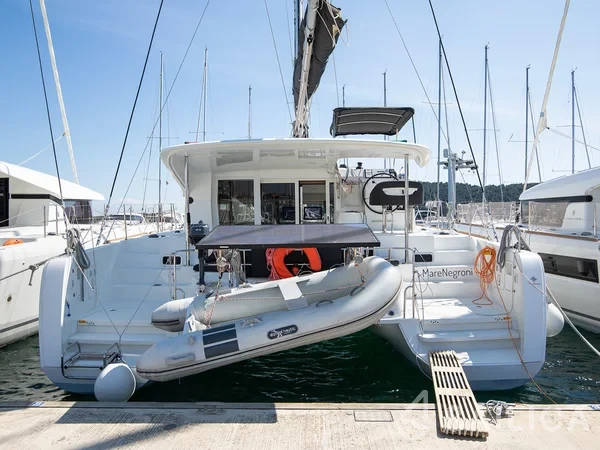 Lagoon 40 - Yacht Charter Sailica