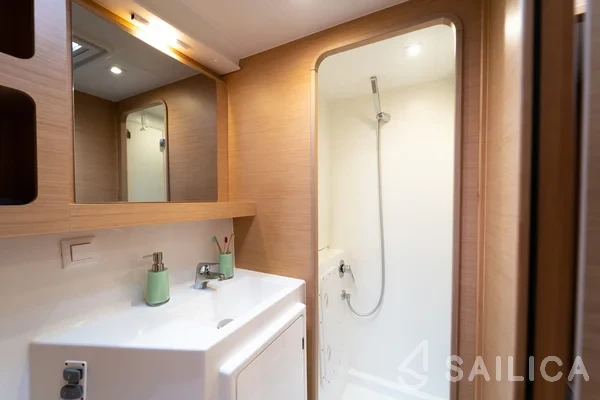 Lagoon 42 - Yacht Charter Sailica