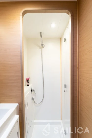 Lagoon 42 - Yacht Charter Sailica