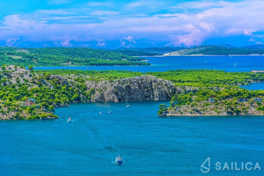 Lagoon 42 - Yacht Charter Sailica