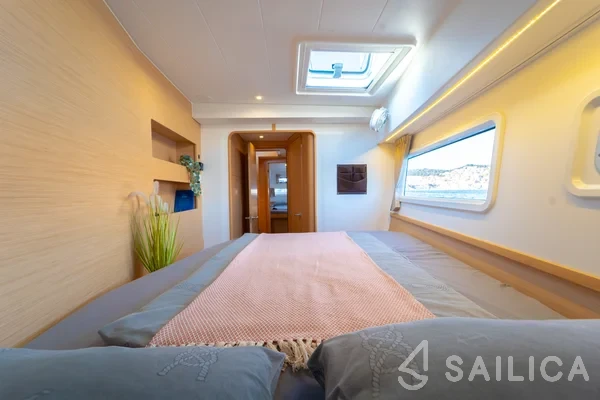 Lagoon 42 - Yacht Charter Sailica